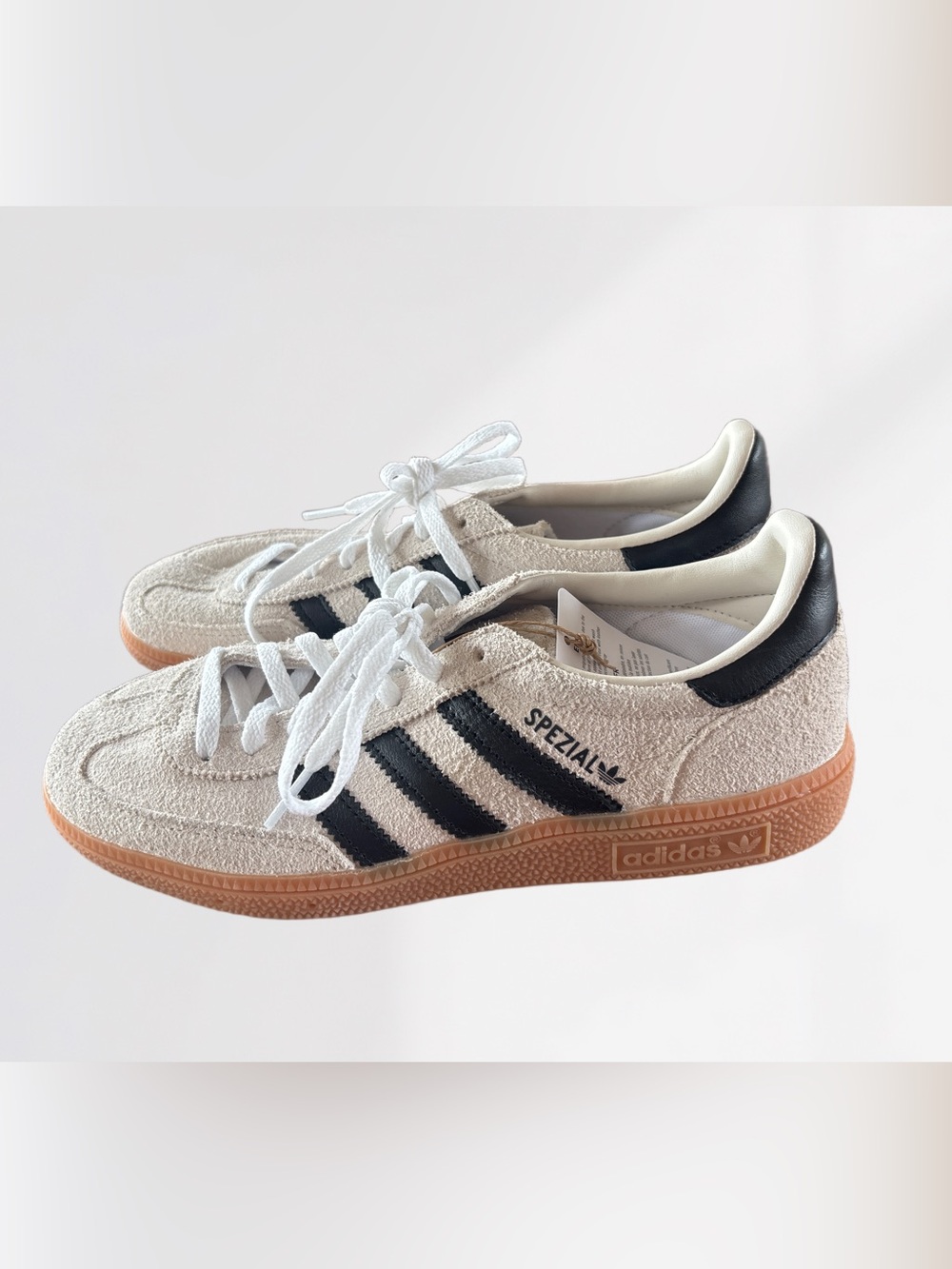 adidas Spezial Suede Sneaker in Off-White and Black with Gum Sole Size 7.5 - Picture 4 of 7